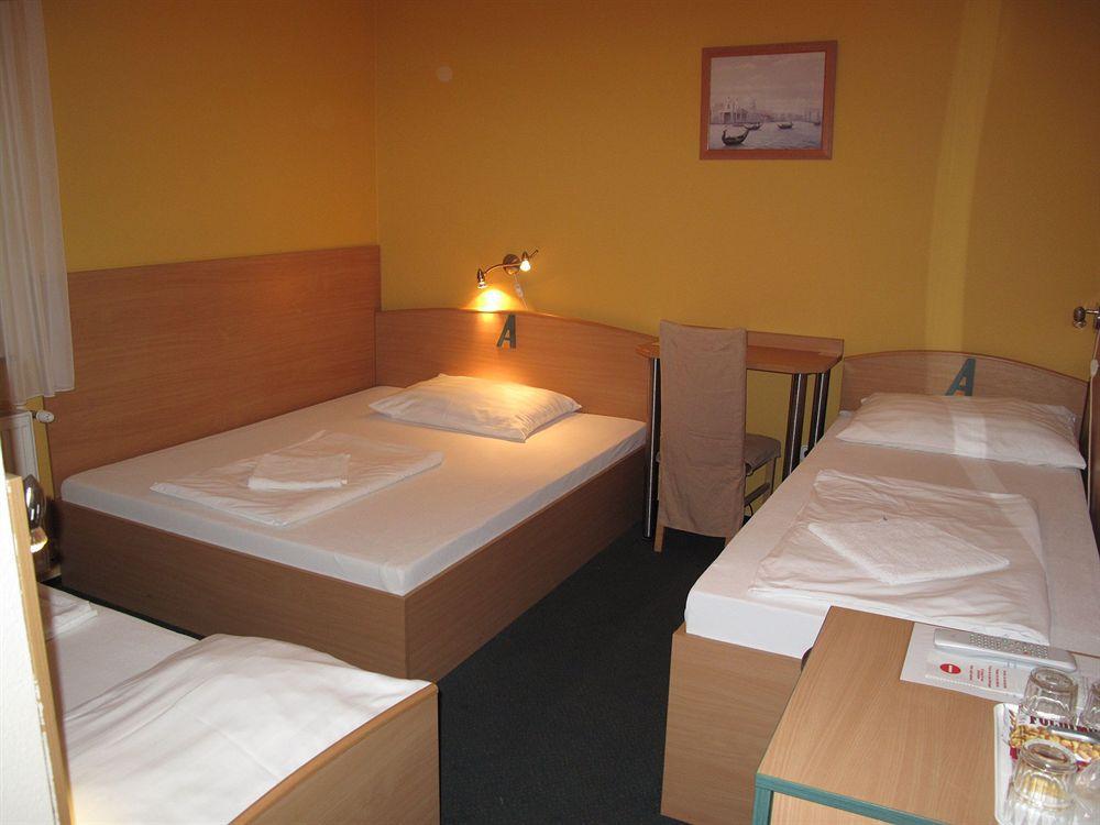 Bed and Breakfast Alfréd Panzió à Budapest Extérieur photo