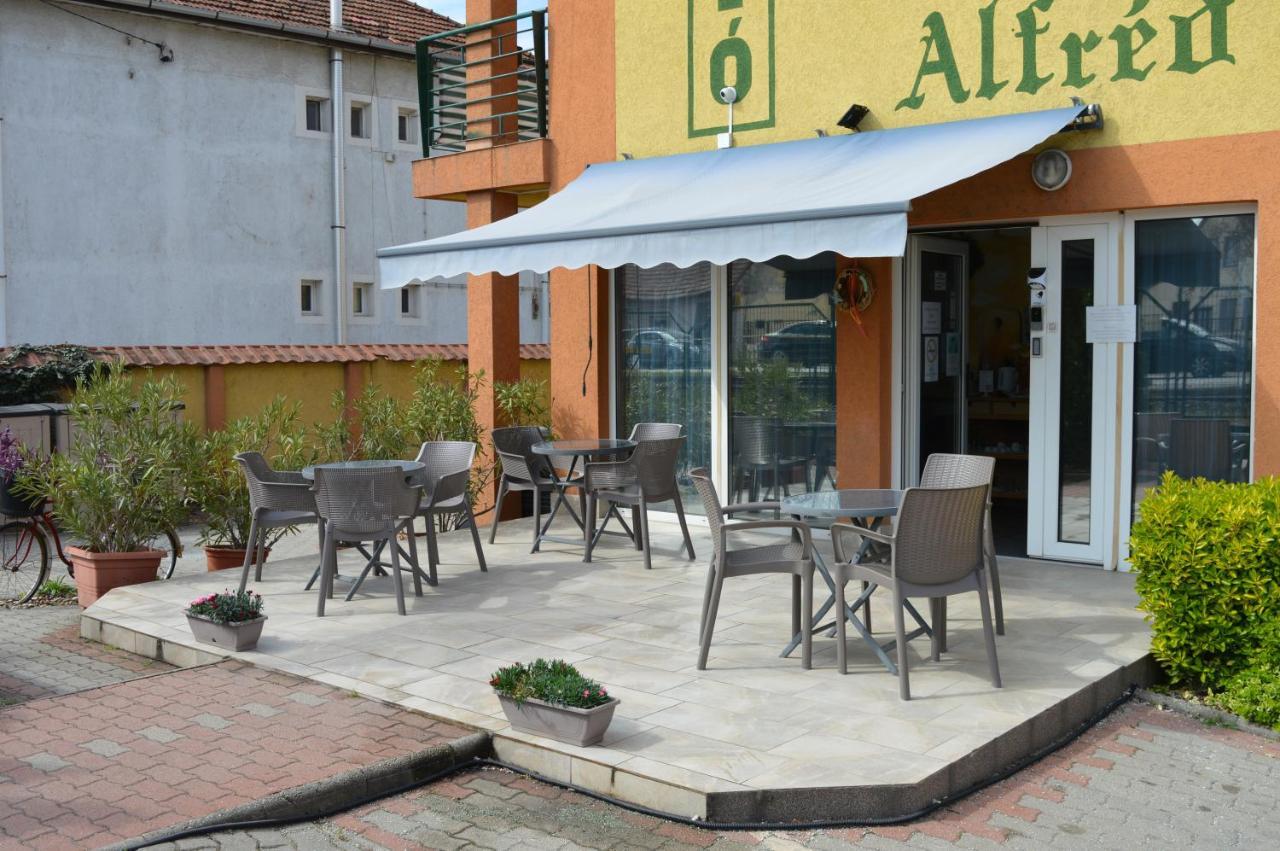 Bed and Breakfast Alfréd Panzió à Budapest Extérieur photo