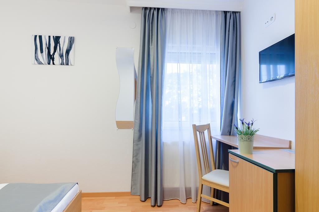 Bed and Breakfast Alfréd Panzió à Budapest Extérieur photo